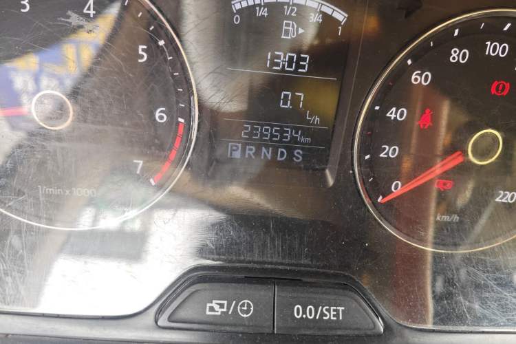 Used Volkswagen Lavida 2013 1.6L Automatic Luxury Edition Odometer Close Up