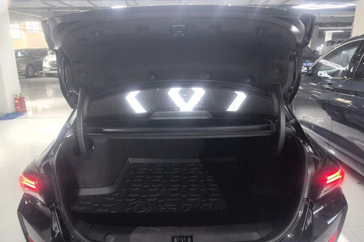 Used Dongfeng Aeolus Yixuan MAX 2021 1.5T Ultra-Stylish Trendsetter Edition Trunk