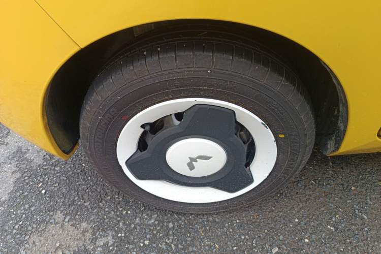 Used Wuling Hongguang MINIEV 2021 Macaron Fashion Edition Lithium-Ion Battery Left Front Wheel Hub