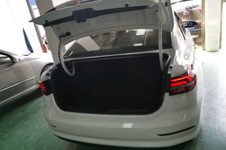 Used Volkswagen Lavida 2022 1.5L Automatic Fashion Edition Trunk