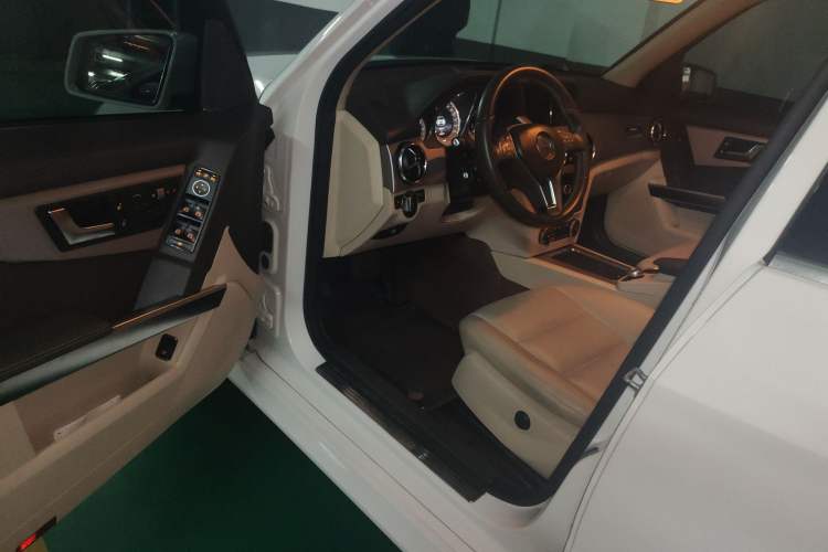 Used Mercedes-Benz GLK-Class 2013 GLK 300 4MATIC Dynamic Sunroof Model