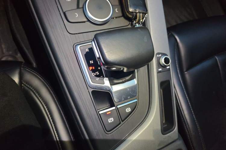 Used Audi A4L 2019 40 TFSI Ambition Version China V Gear Lever
