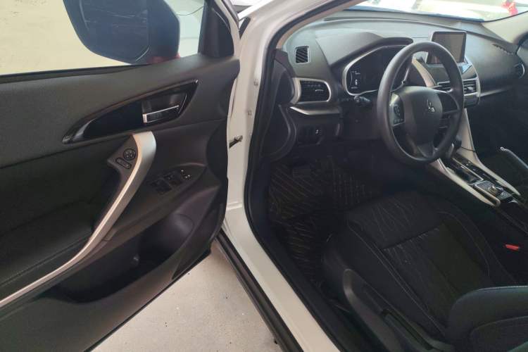 Used Mitsubishi Eclipse Cross 2018 1.5T CVT Two-Wheel Drive Fearless Edition
