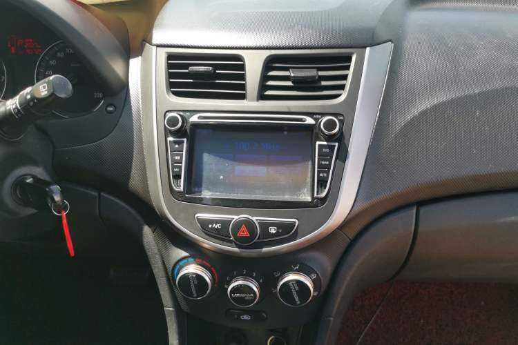 Used Hyundai Verna Ray 2014 1.4L Automatic GLX
