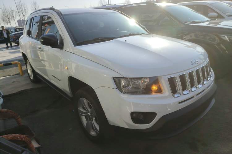 Used Jeep Compass 2015 2.0L two-wheel drive sport version