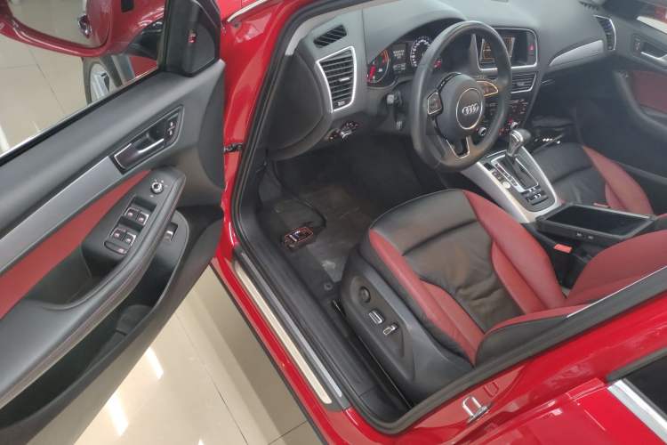 Used Audi Q5 2017 Plus 40 TFSI Technology Model
