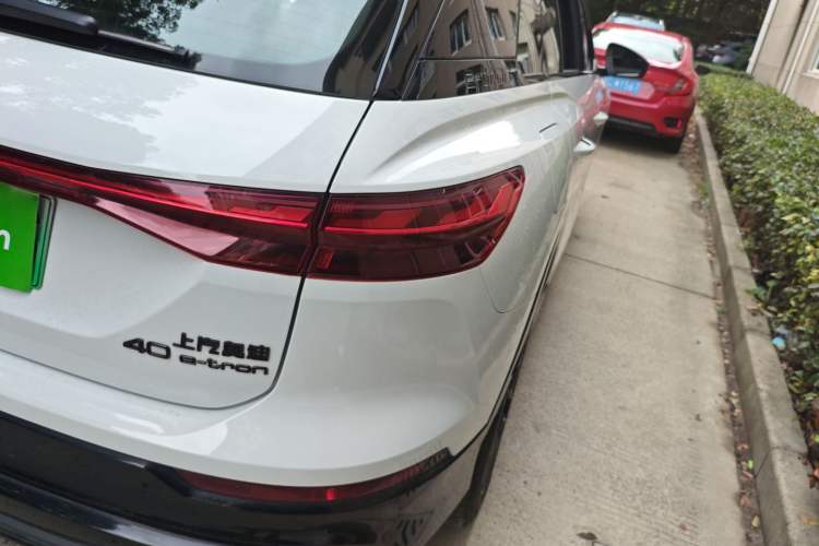 Used Audi Q5 e-tron 2022 40 e-tron Starlight Edition Mech Kit