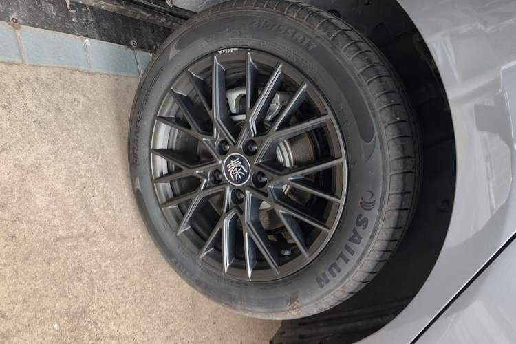 Used BYD Qin PLUS 2025 EV Smart Drive Edition 510KM Leading Model Right Rear Wheel Hub