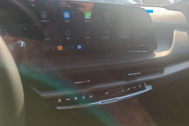 Used Cadillac XT4 2024 28T Two-Wheel-Drive Luxury Version