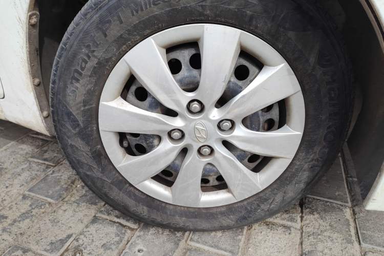 Used Hyundai Verna (older generation) 2014 1.4L Manual Smart GLS Trim
