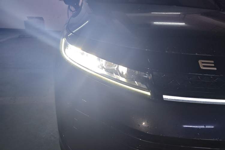 Used EXEED Zhuifeng 2022 Versailles 1.6T DCT "Chasing the Wind" Edition Right Front Headlight