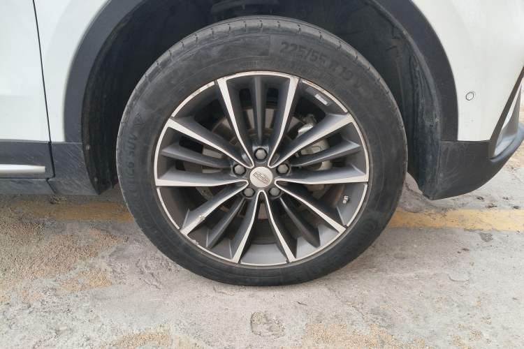 Used Geely Auto Emgrand X7 Sport 2018 1.8TD Automatic Two-Wheel Drive ZhiZun Model with 4G Connectivity