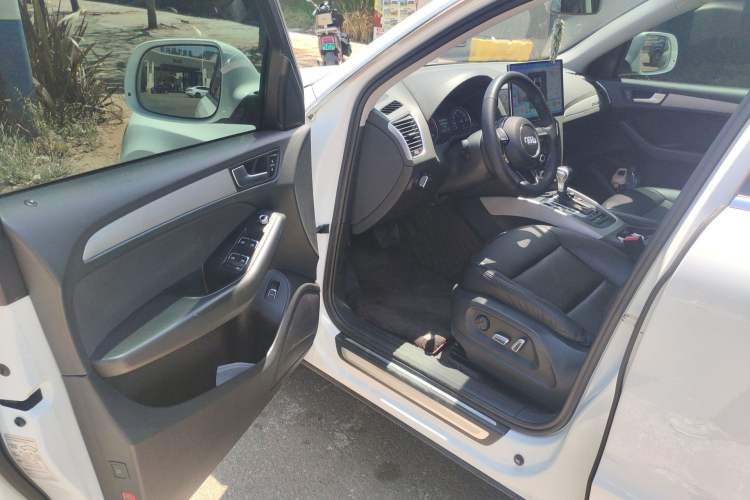 Used Audi Q5 2015 40 TFSI Trendy Edition Driver Seat