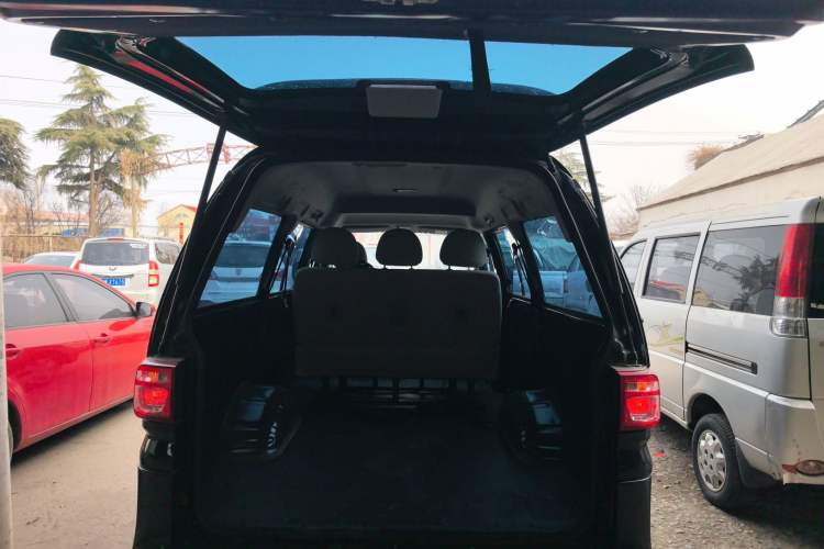 Used FORTHING Lingzhi 2022 M5 1.6L Practical Model 5 Seats