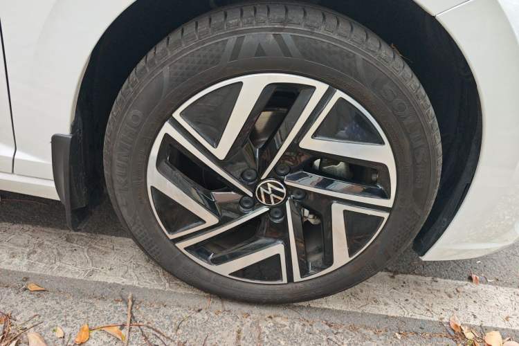 Used Volkswagen Sagitar 2025 Revised 300TSI DSG Excellence Edition Right Front Wheel Hub