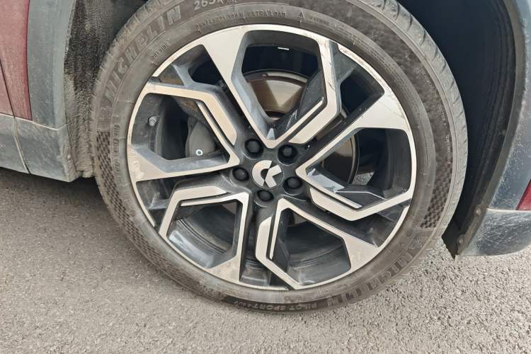 Used Nio ES8 2018 Founder Edition Right Front Wheel Hub