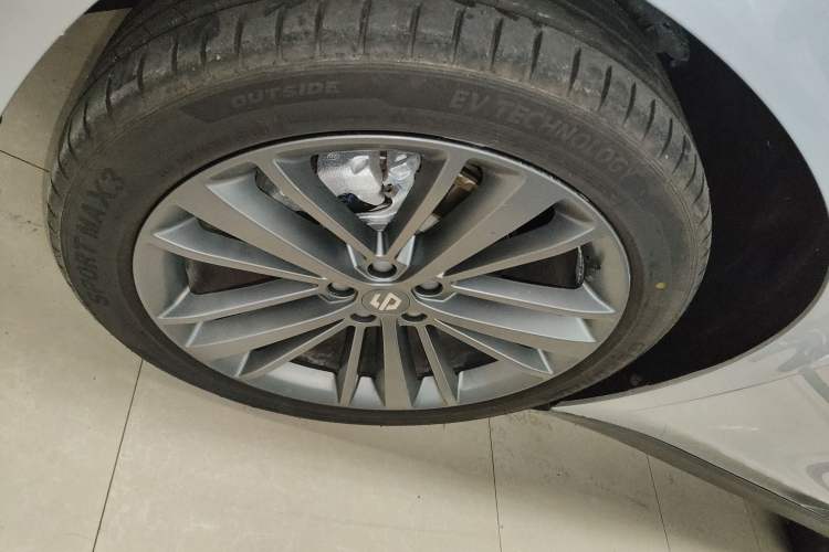 Used Leapmotor C16 2024 Pure Electric 520 Deluxe Edition Left Front Wheel Hub