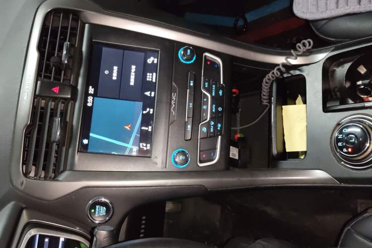 Used Ford Mondeo New Energy 2018 2.0 PHEV Smart-Controlled Fashion Edition China V Standard Audio And AC Panel