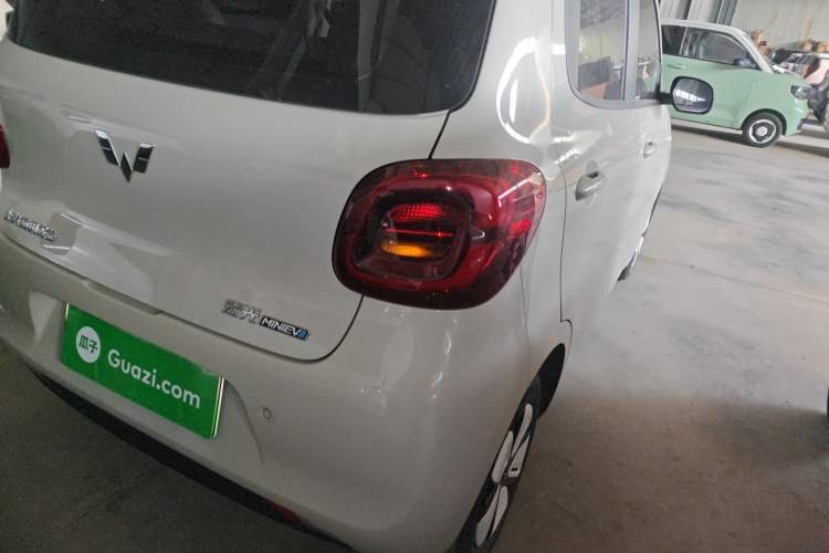 Used Wuling Hongguang MINIEV 2025 Four-Door Version Premium Edition Exterior 3