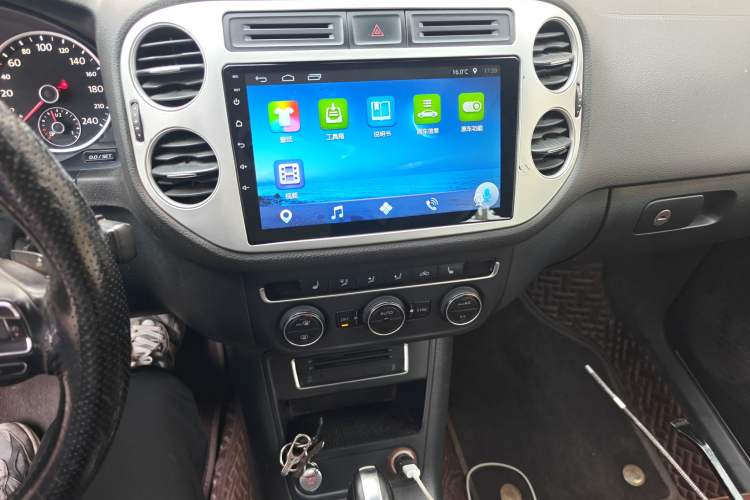 Used Volkswagen Tiguan 2015 1.8TSI Automatic Two-Wheel Drive Luxury Model Audio And AC Panel