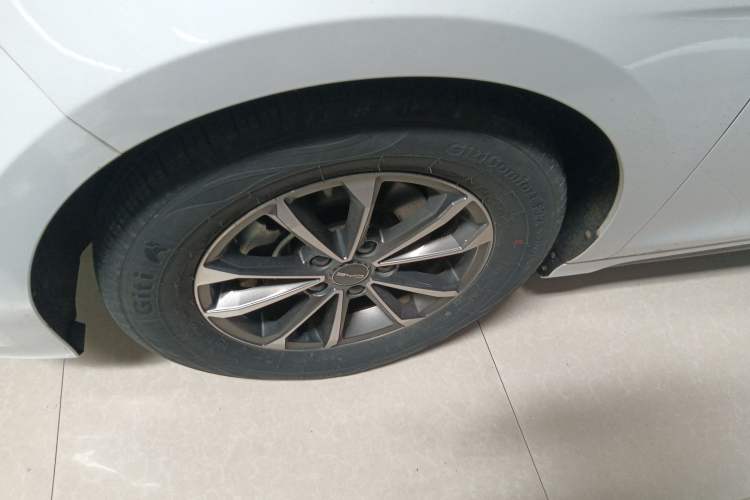 Used BYD Destroyer 05 2022 DM-i 55KM Comfort Model Left Front Wheel Hub
