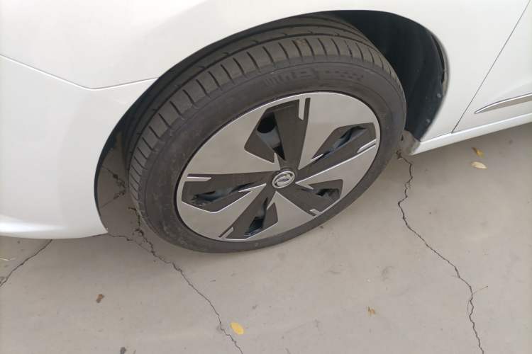 Used Dongfeng Aeolus E70 2023 500 Smart Version Lithium Iron Phosphate 48.6 kWh 110 kW