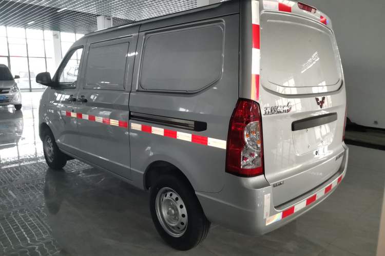 Used Wuling Rongguang S 2023 1.5L Basic Enclosed-Window Vehicle 2 Seats
