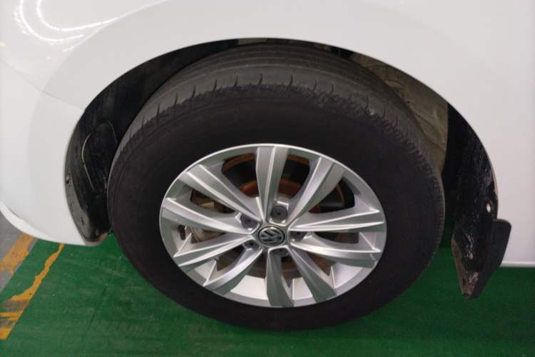 Used Volkswagen Bora 2017 1.6L Automatic Fashion Model Exterior 4