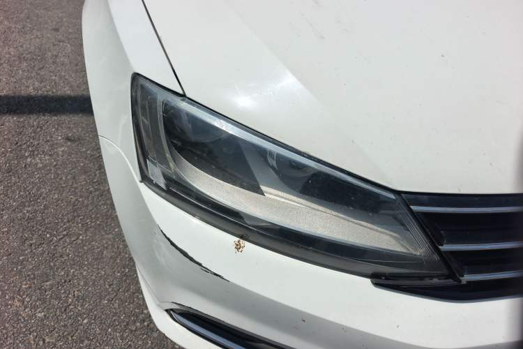 Used Volkswagen Sagitar 2015 230TSI Automatic Comfort Version Right Front Headlight