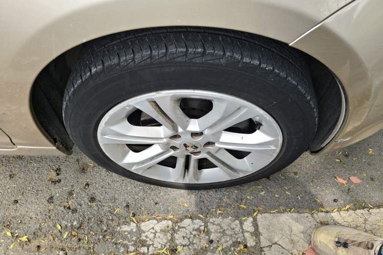 Used Roewe 550 2013 550D 1.8T Automatic Premium Edition Right Front Wheel Hub