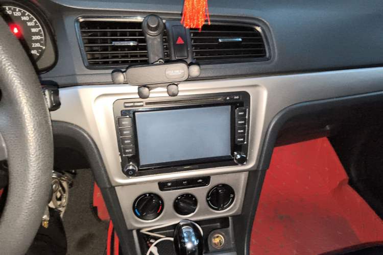 Used Volkswagen Lavida 2013 Revised Classic 1.6L Automatic Fashion Edition Audio And AC Panel