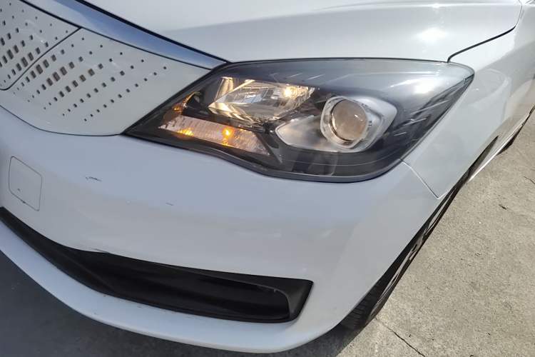 Used Dongfeng Aeolus E70 2021 Revised Version 2 360H Battery-Swap Edition Left Front Headlight