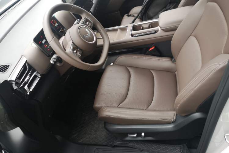 Used Wuling Starlight 730 2025 Model Plug-in Hybrid 125km Luxury Edition