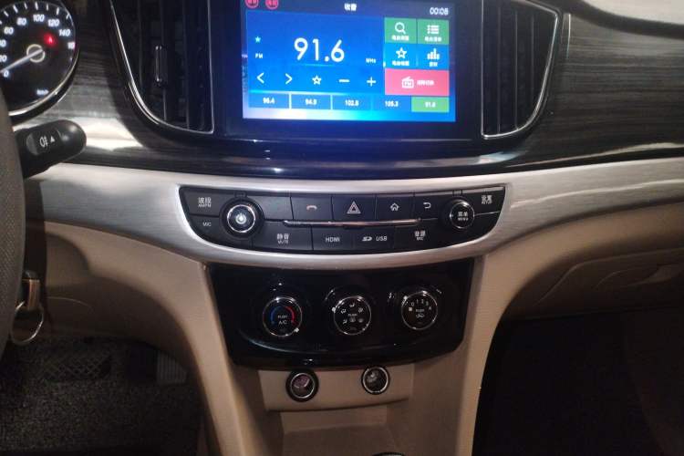 Used Baojun 730 2016 1.8L iAMT Comfort Version 7 Seats Audio And AC Panel