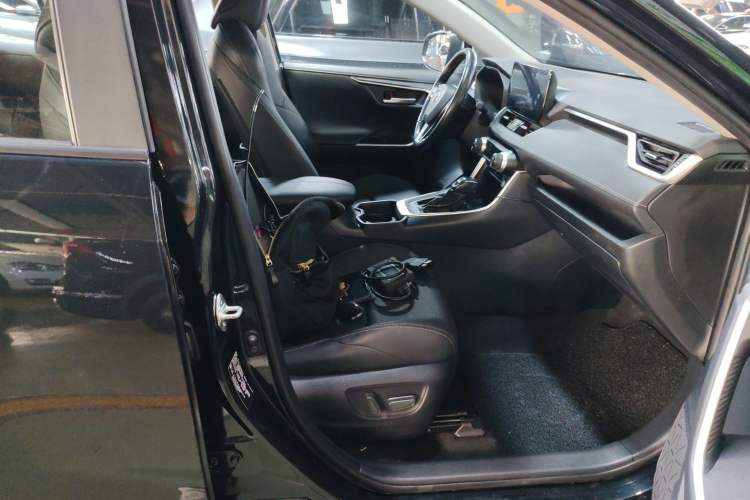 Used Toyota Wildlander 2023 2.0L CVT Two-Wheel Drive Luxury PLUS Edition Right Front Seat