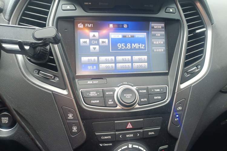 Used Hyundai Santa Fe 2013 2.4L Automatic Two-Wheel Drive Smart Version Audio And AC Panel