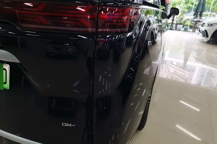 Used Denza D9 2024 DM-i 970 Luxury Model
