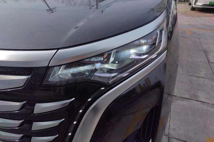 Used Denza D9 2024 DM-i 980 Four-Wheel Drive Prestige Model
