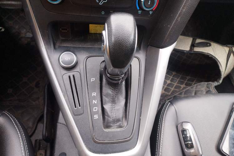 Used Ford Focus 2018 Hatchback Classic 1.6L Automatic Comfort Plus SmartDrive Edition Gear Lever