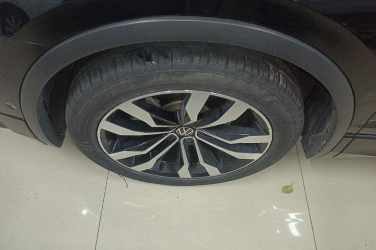 Used Volkswagen Tiguan L 2021 330TSI Automatic Two-Wheel Drive R-Line Enhanced Edition Left Front Wheel Hub