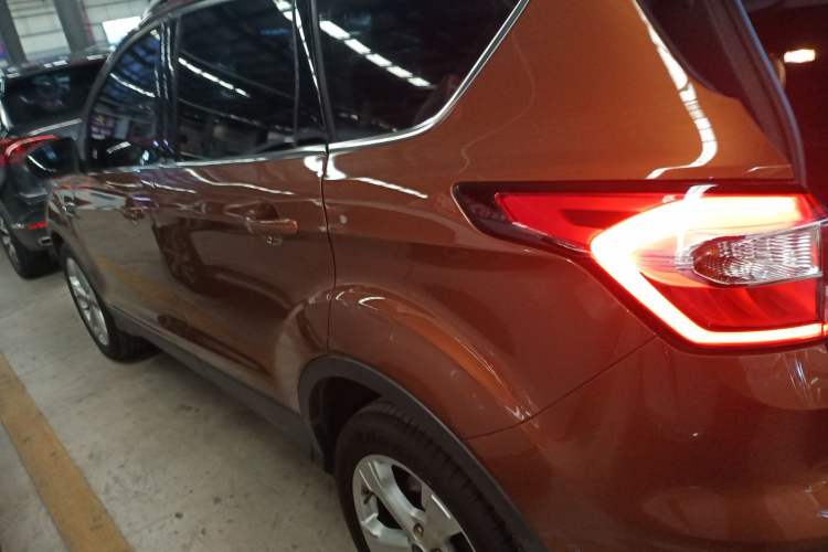 Used Ford Kuga 2017 EcoBoost 180 Two-Wheel-Drive Platinum Edition