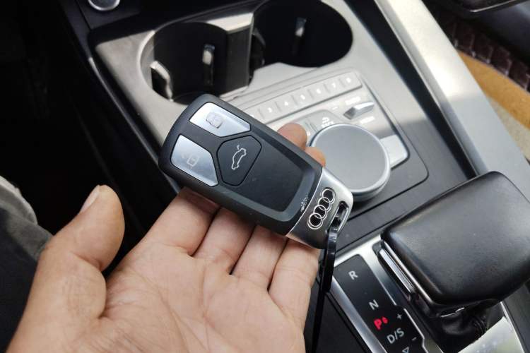 Used Audi A4L 2017 40 TFSI Ambition Edition Vehicle Key