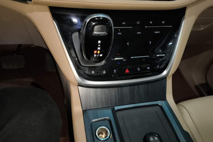 Used Buick GL8 2021 ES Land Cruiser 653T Luxury Edition