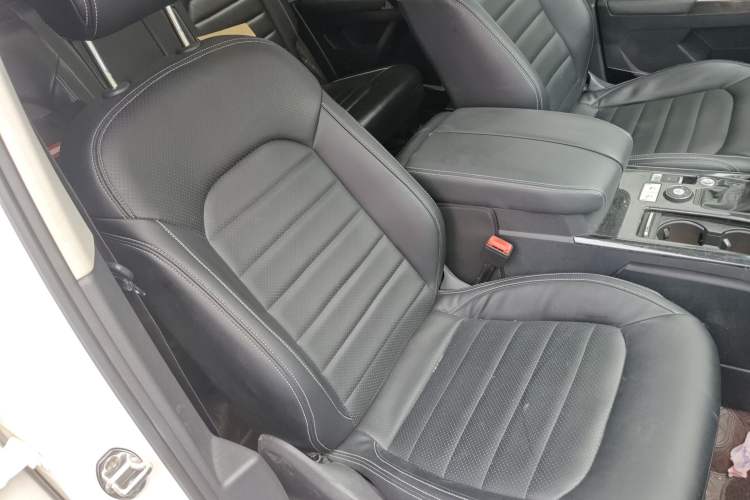 Used Volkswagen Teramont 2017 530 V6 Four-Wheel Drive Luxury Edition Right Front Seat