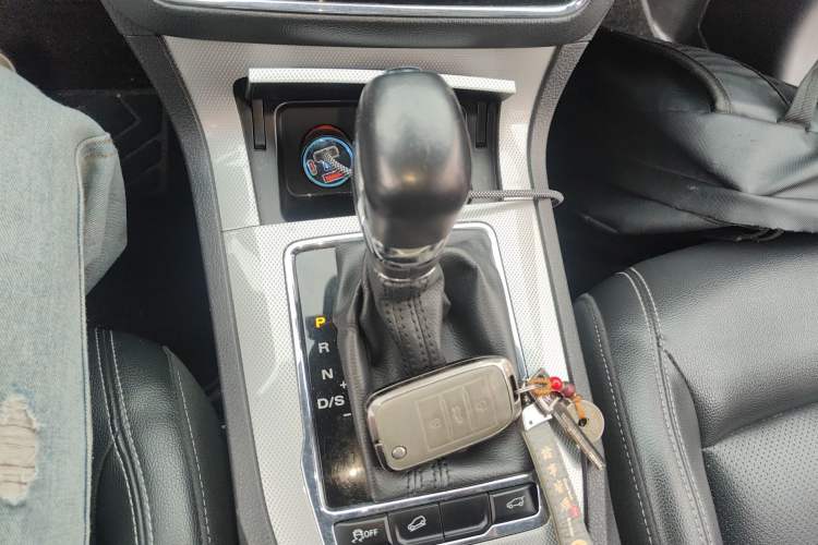 Used Roewe RX5 2018 30T Two-Wheel Drive Automatic Internet Smart Edition
