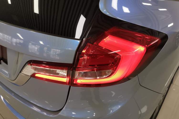 Used Honda Jade 2017 1.8L automatic Comfort version 5 seats Exterior 3