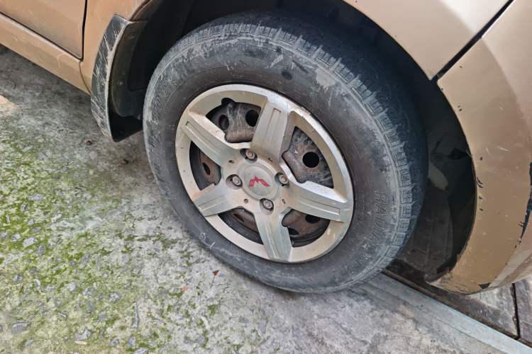 Used Wuling Hongguang 2014 1.2L Base Model China IV Right Front Wheel Hub