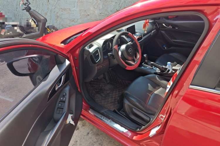 Used Mazda 3 Axela 2016 Sedan 1.5L Automatic Luxury Model