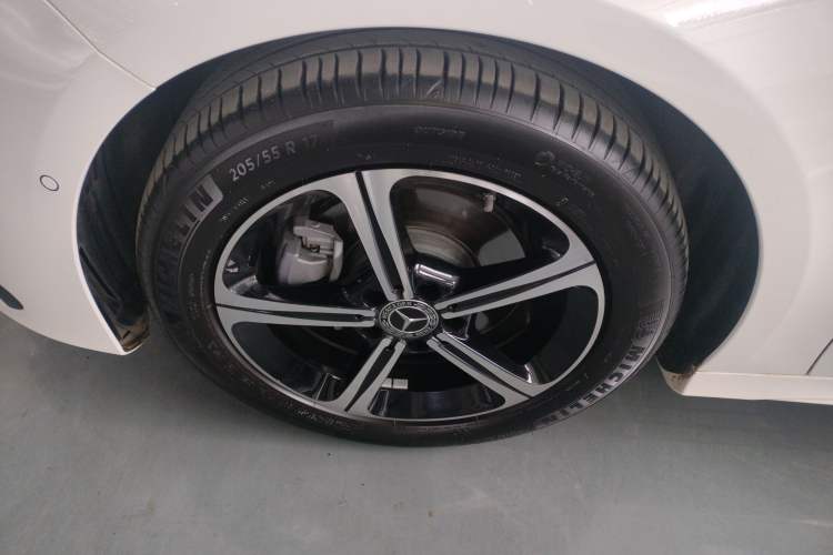 Used Mercedes-Benz A-Class 2024 Updated A 200 L Fashion Version Left Front Wheel Hub