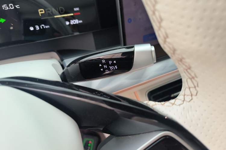 Used NETA L 2024 Extended-Range 310 Flash Charge PRO Edition Gear Lever